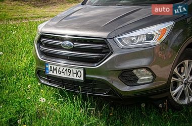Внедорожник / Кроссовер Ford Escape 2018 в Хмельницком