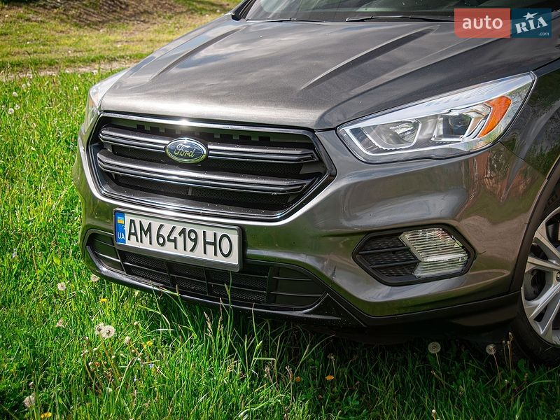 Внедорожник / Кроссовер Ford Escape 2018 в Хмельницком