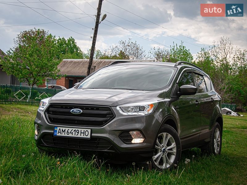 Внедорожник / Кроссовер Ford Escape 2018 в Хмельницком