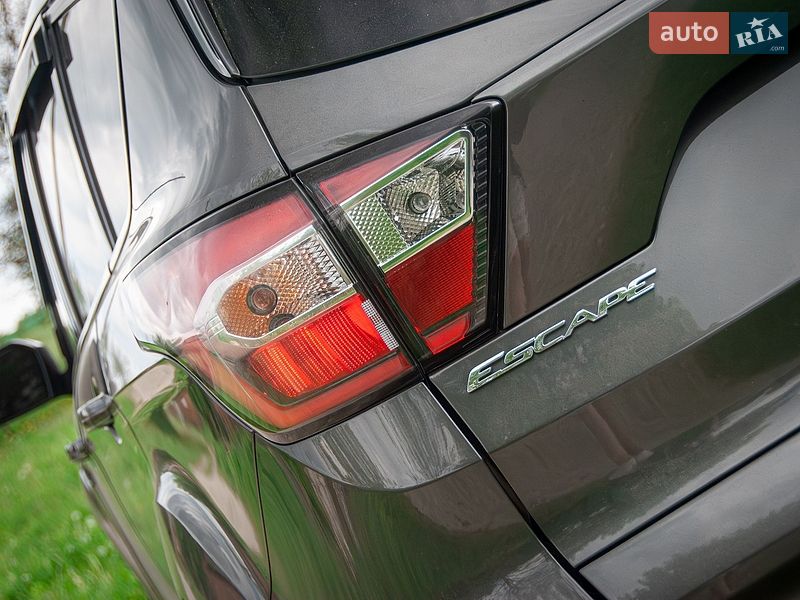 Внедорожник / Кроссовер Ford Escape 2018 в Хмельницком