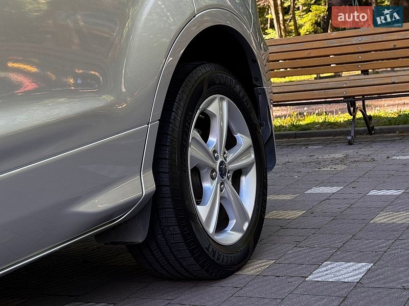 Позашляховик / Кросовер Ford Escape 2015 в Дрогобичі