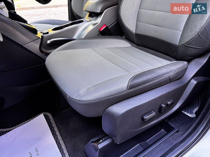 Позашляховик / Кросовер Ford Escape 2015 в Дрогобичі