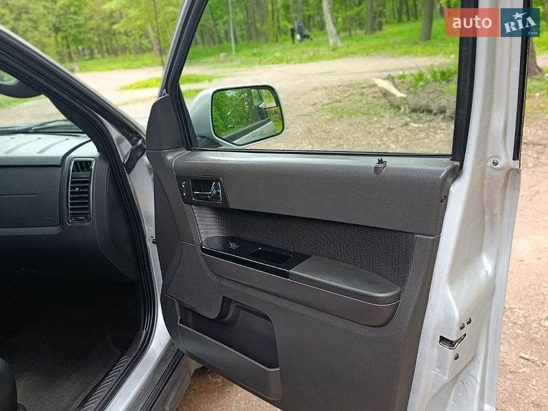 Позашляховик / Кросовер Ford Escape 2011 в Чернігові