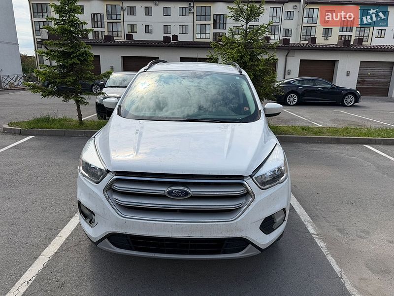 Внедорожник / Кроссовер Ford Escape 2018 в Ровно