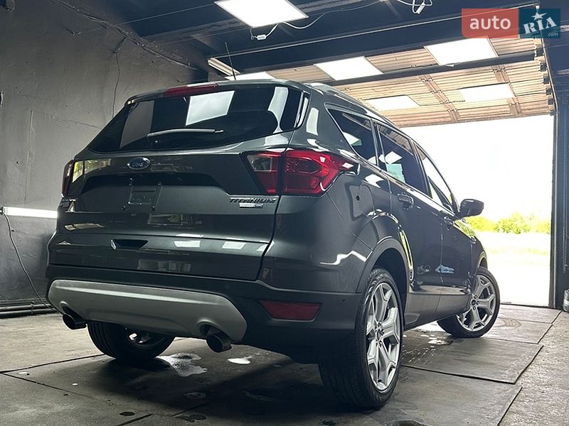 Внедорожник / Кроссовер Ford Escape 2019 в Сумах