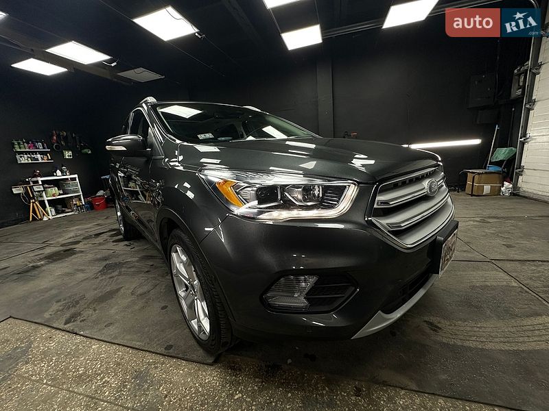 Внедорожник / Кроссовер Ford Escape 2019 в Сумах