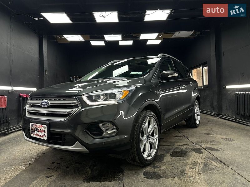Внедорожник / Кроссовер Ford Escape 2019 в Сумах