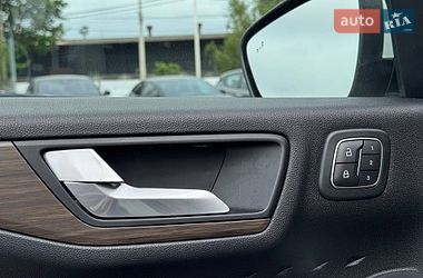 Позашляховик / Кросовер Ford Escape 2020 в Рівному
