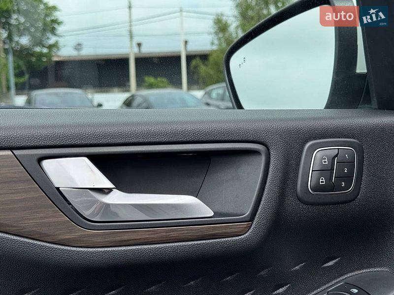 Позашляховик / Кросовер Ford Escape 2020 в Рівному