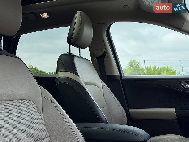 Позашляховик / Кросовер Ford Escape 2020 в Рівному