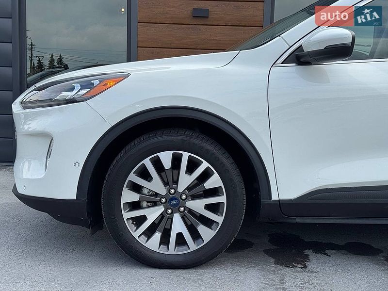 Позашляховик / Кросовер Ford Escape 2020 в Рівному