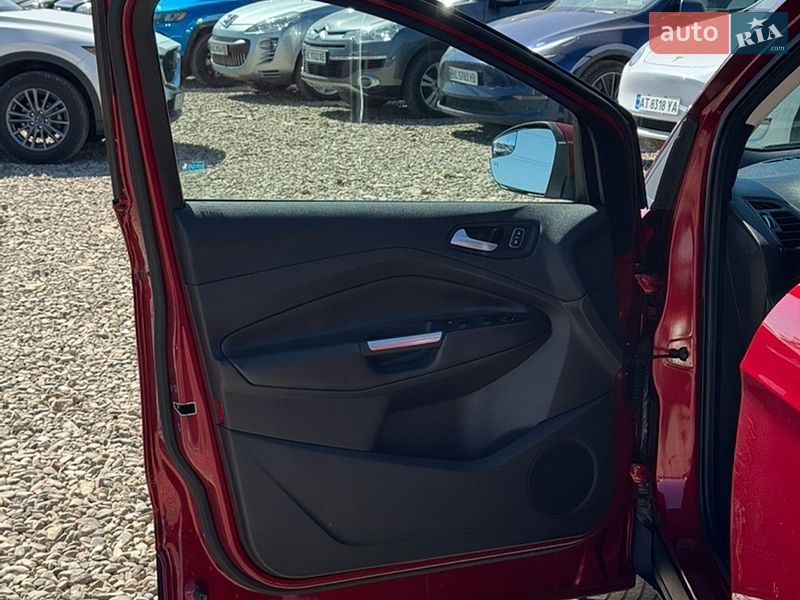 Внедорожник / Кроссовер Ford Escape 2017 в Стрые
