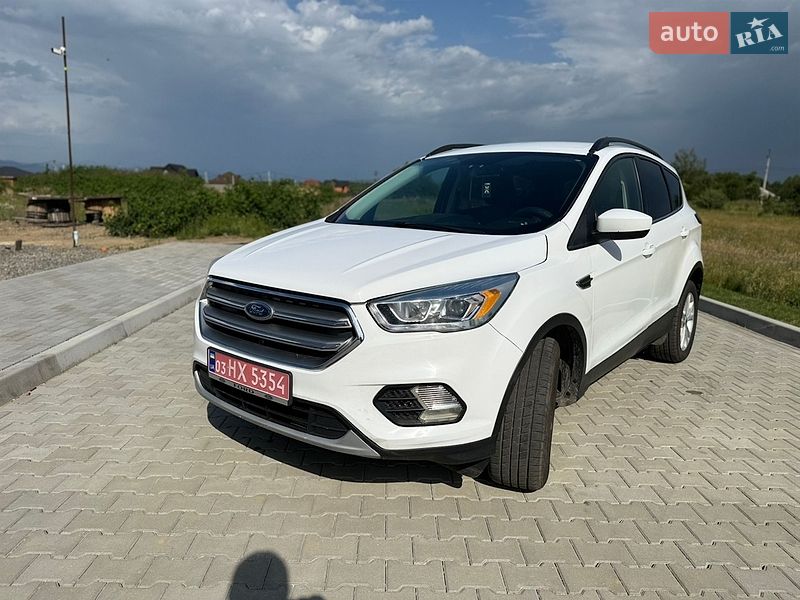 Позашляховик / Кросовер Ford Escape 2016 в Хусті