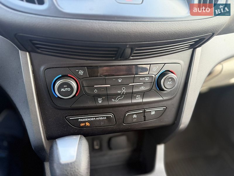 Позашляховик / Кросовер Ford Escape 2016 в Хусті
