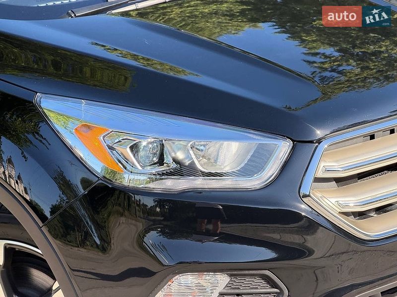 Внедорожник / Кроссовер Ford Escape 2019 в Стрые