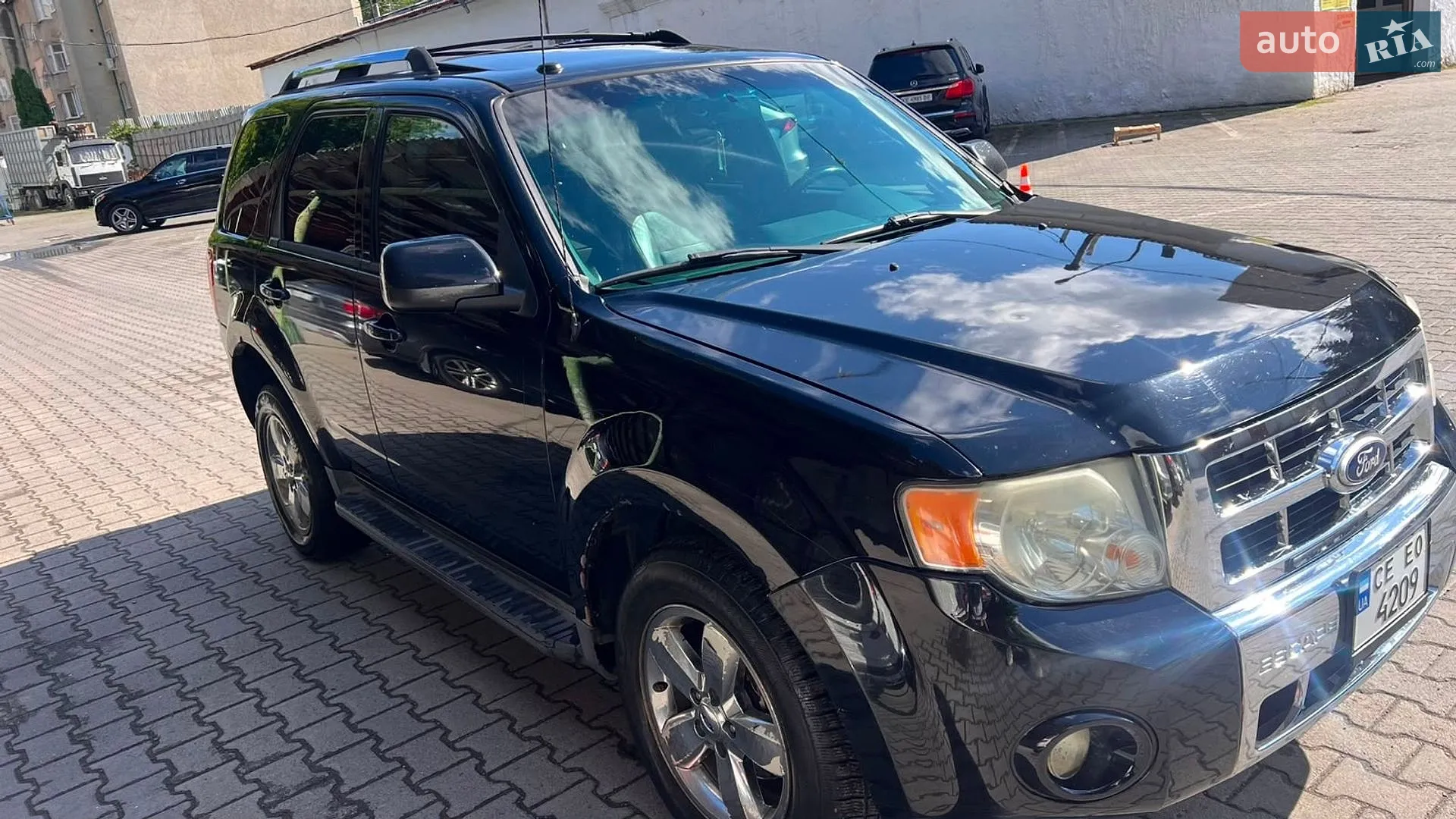 2010 Ford Escape - фото 1