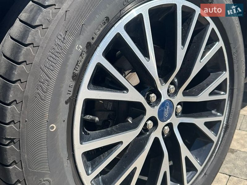 Позашляховик / Кросовер Ford Escape 2021 в Ужгороді