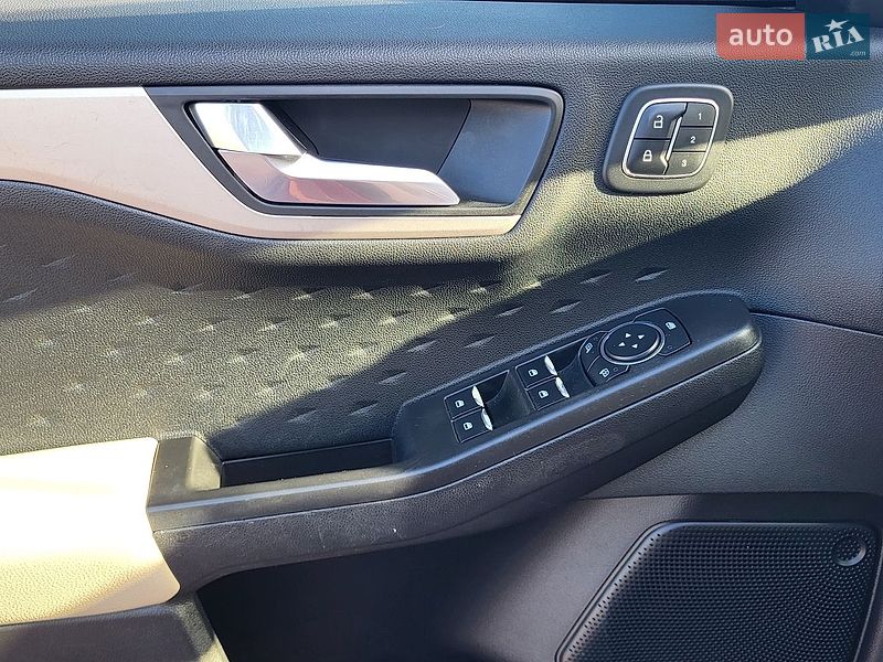 Внедорожник / Кроссовер Ford Escape 2019 в Полтаве