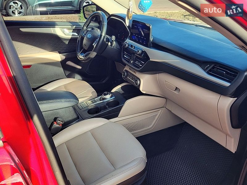 Внедорожник / Кроссовер Ford Escape 2019 в Полтаве