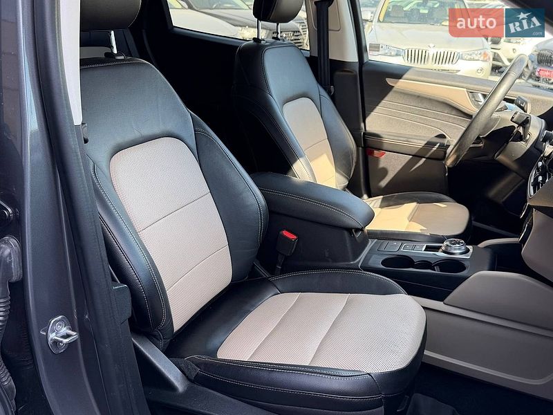 Позашляховик / Кросовер Ford Escape 2021 в Рівному