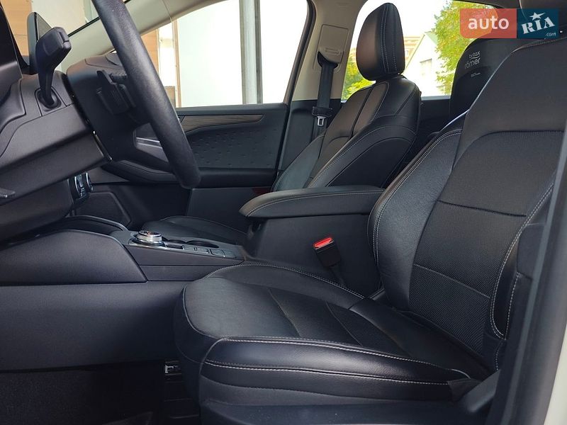 Внедорожник / Кроссовер Ford Escape 2020 в Киеве