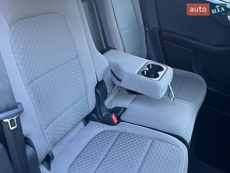 Позашляховик / Кросовер Ford Escape 2021 в Ромнах