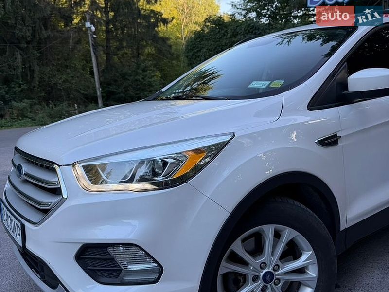 Внедорожник / Кроссовер Ford Escape 2017 в Виннице