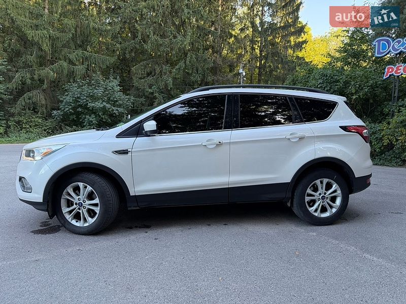 Внедорожник / Кроссовер Ford Escape 2017 в Виннице