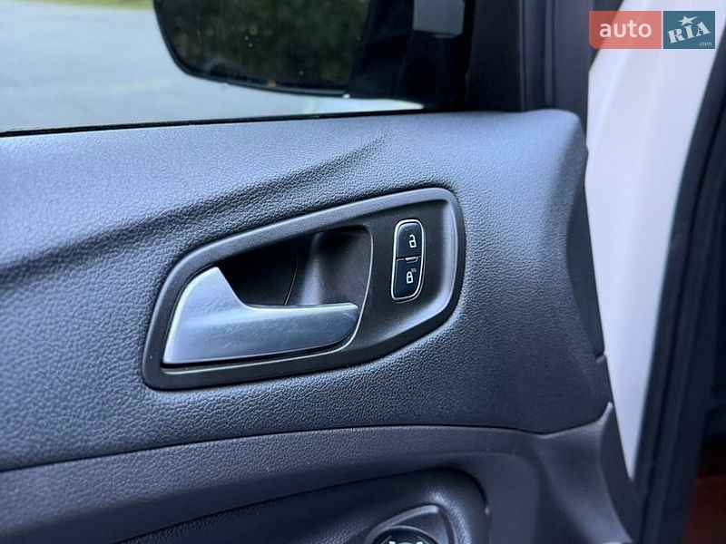 Внедорожник / Кроссовер Ford Escape 2017 в Виннице