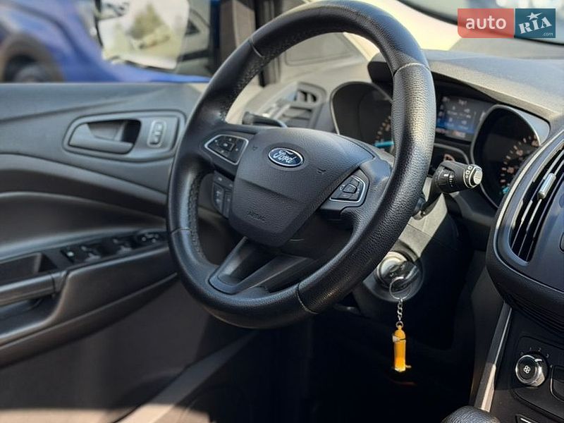 Внедорожник / Кроссовер Ford Escape 2017 в Ивано-Франковске