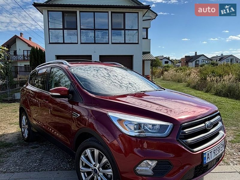 Внедорожник / Кроссовер Ford Escape 2018 в Ивано-Франковске
