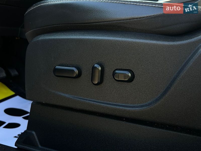 Внедорожник / Кроссовер Ford Escape 2018 в Львове