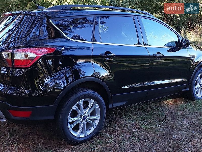 Позашляховик / Кросовер Ford Escape 2017 в Дубні