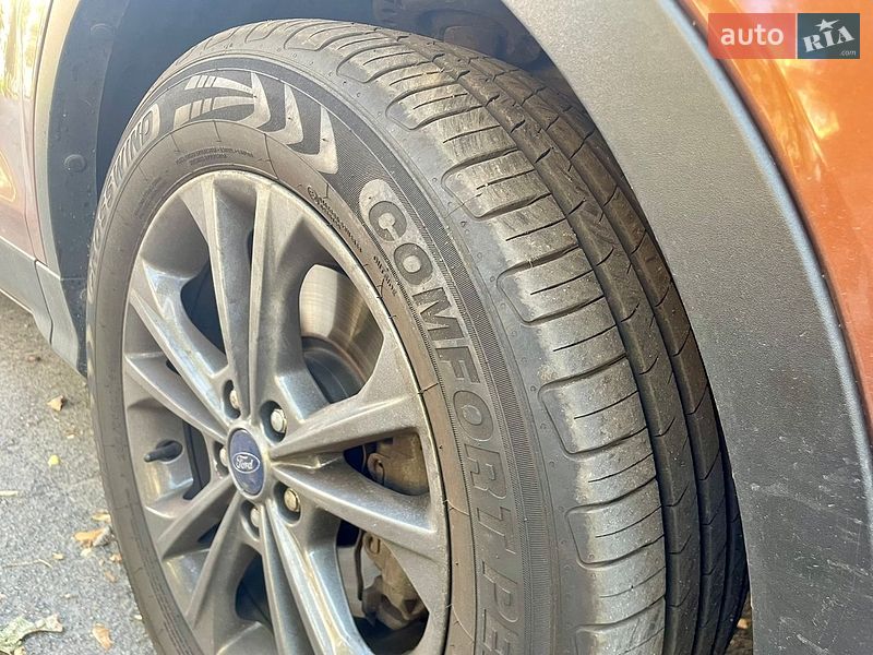 Позашляховик / Кросовер Ford Escape 2016 в Києві