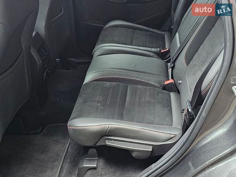Внедорожник / Кроссовер Ford Escape 2017 в Остроге