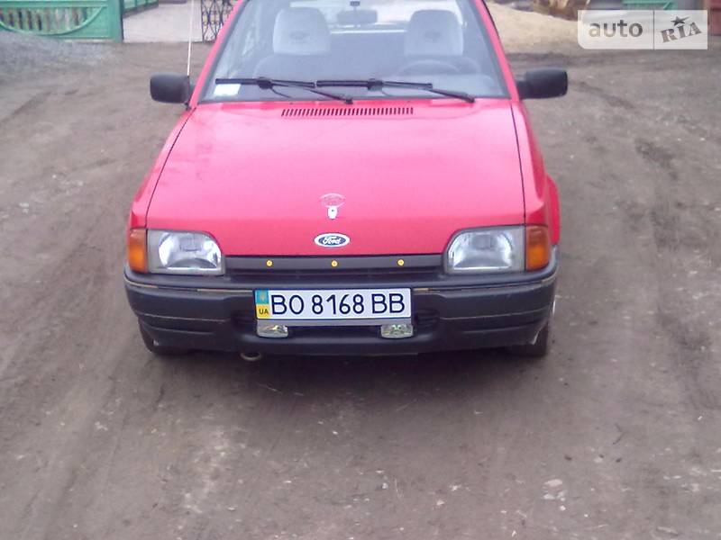 Хэтчбек Ford Escort 1990 в Борщеве