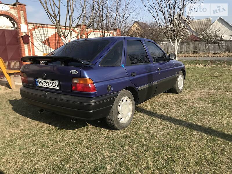 Хэтчбек Ford Escort 1991 в Бородянке