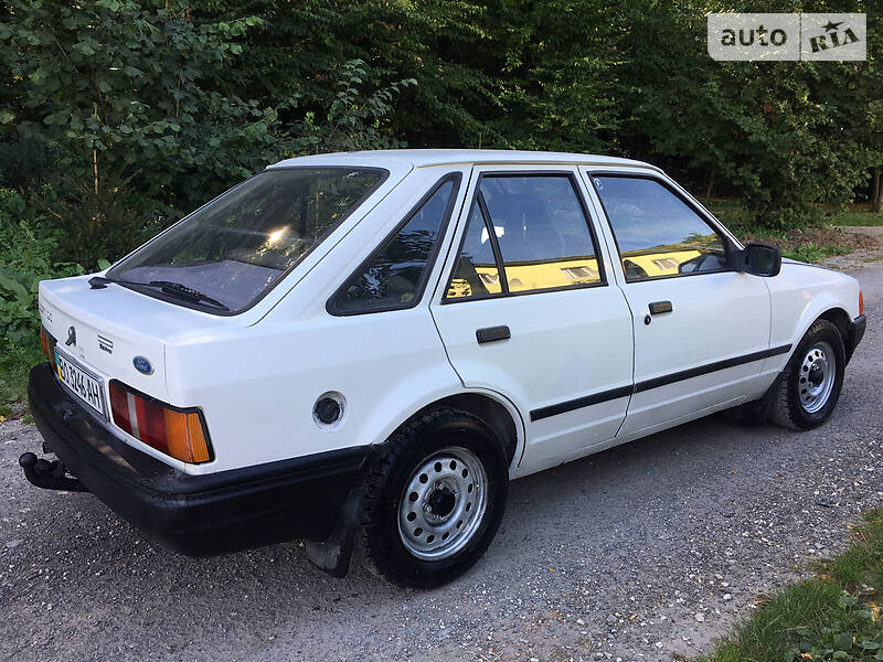 Хэтчбек Ford Escort 1988 в Збараже
