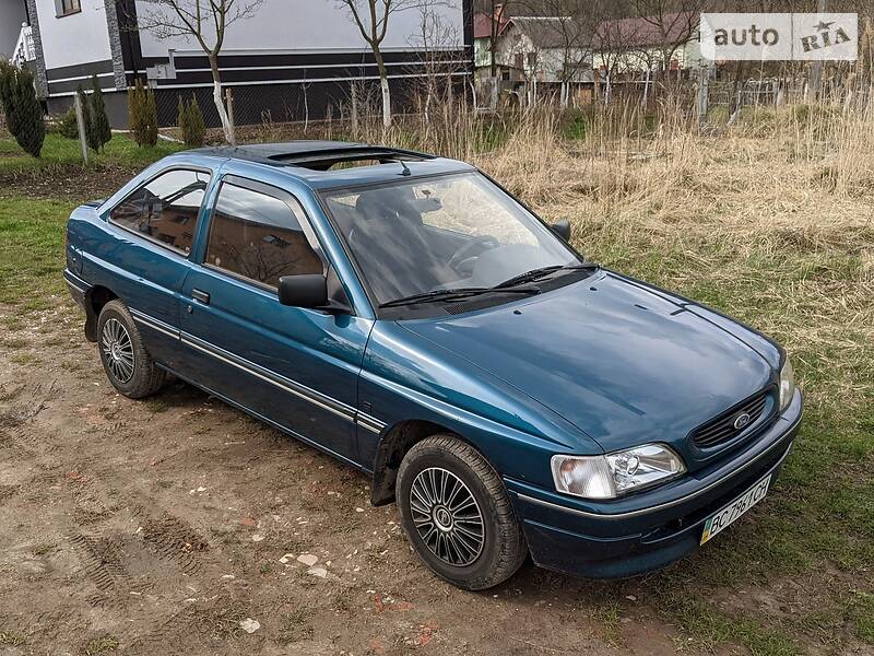 Хэтчбек Ford Escort 1994 в Новом Роздоле