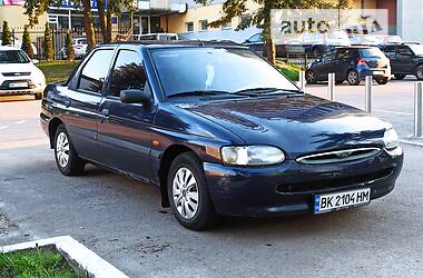 Седан Ford Escort 1995 в Рівному