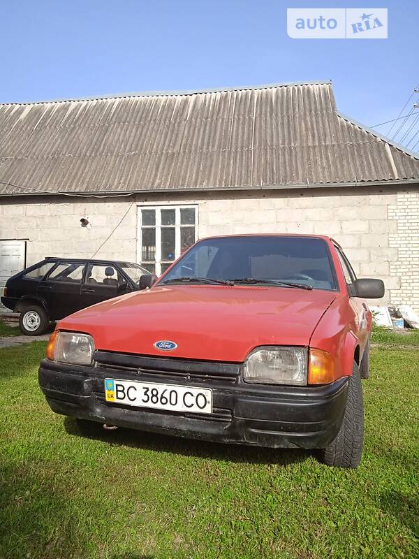 Хэтчбек Ford Escort 1988 в 