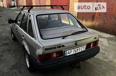 Лифтбек Ford Escort 1986 в 