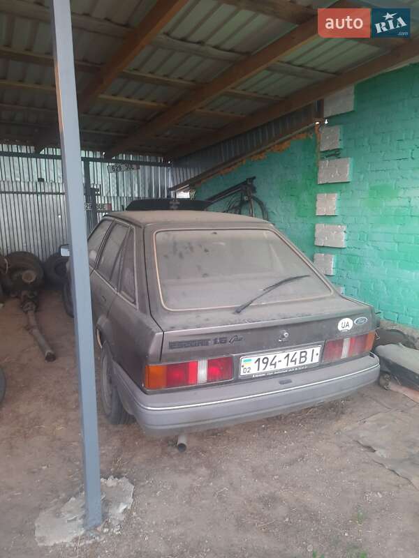 Хэтчбек Ford Escort 1996 в 