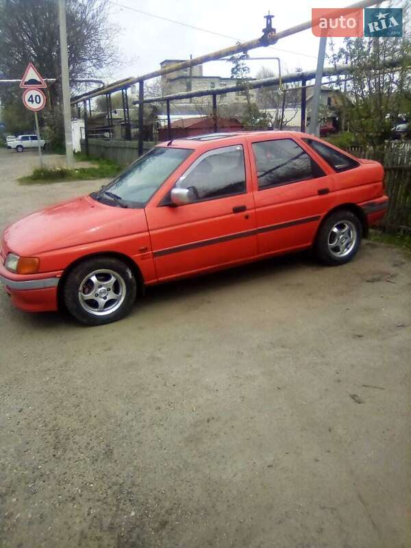 Хэтчбек Ford Escort 1991 в Подольске