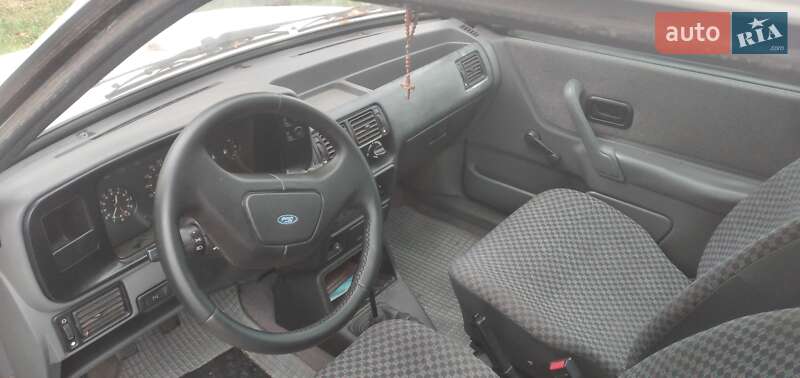 Ліфтбек Ford Escort 1988 в Шептицькому