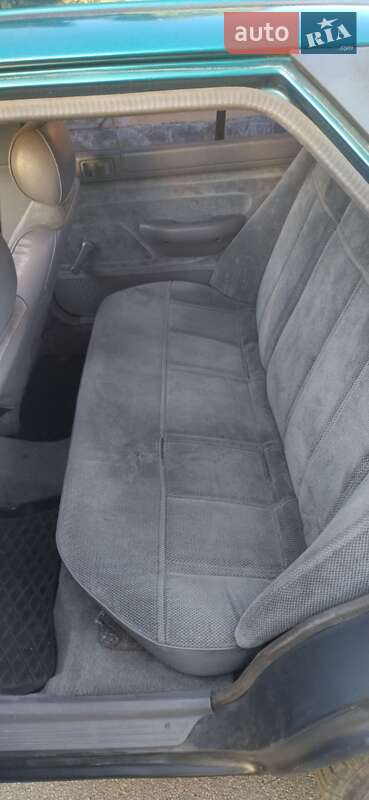 Седан Ford Escort 1993 в Дніпрі