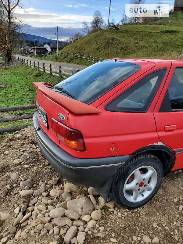 Седан Ford Escort 1992 в Драгобрате