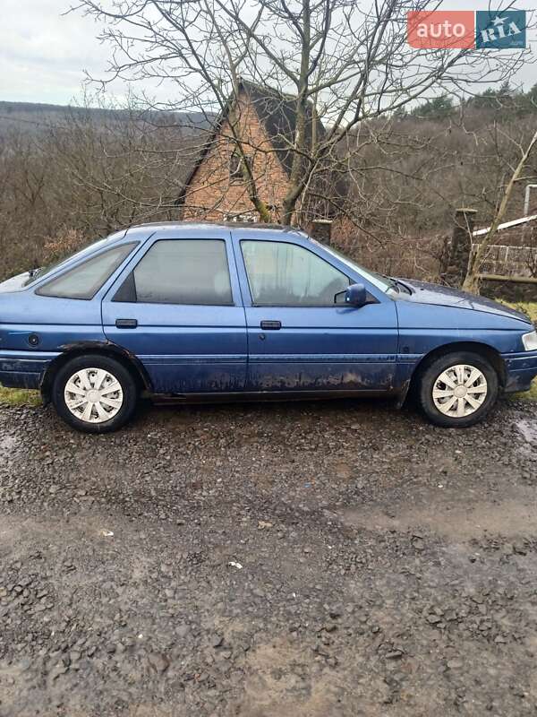 Седан Ford Escort 1992 в Ужгороде