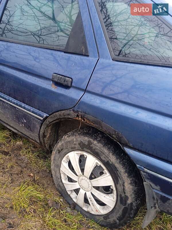 Седан Ford Escort 1992 в Ужгороде