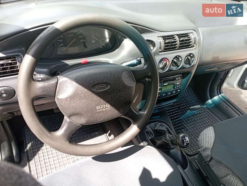 Универсал Ford Escort 2001 в Золочеве